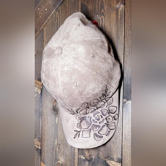 Hand burned grey suede baseball cap with adjustable back - Picture 2 of 6